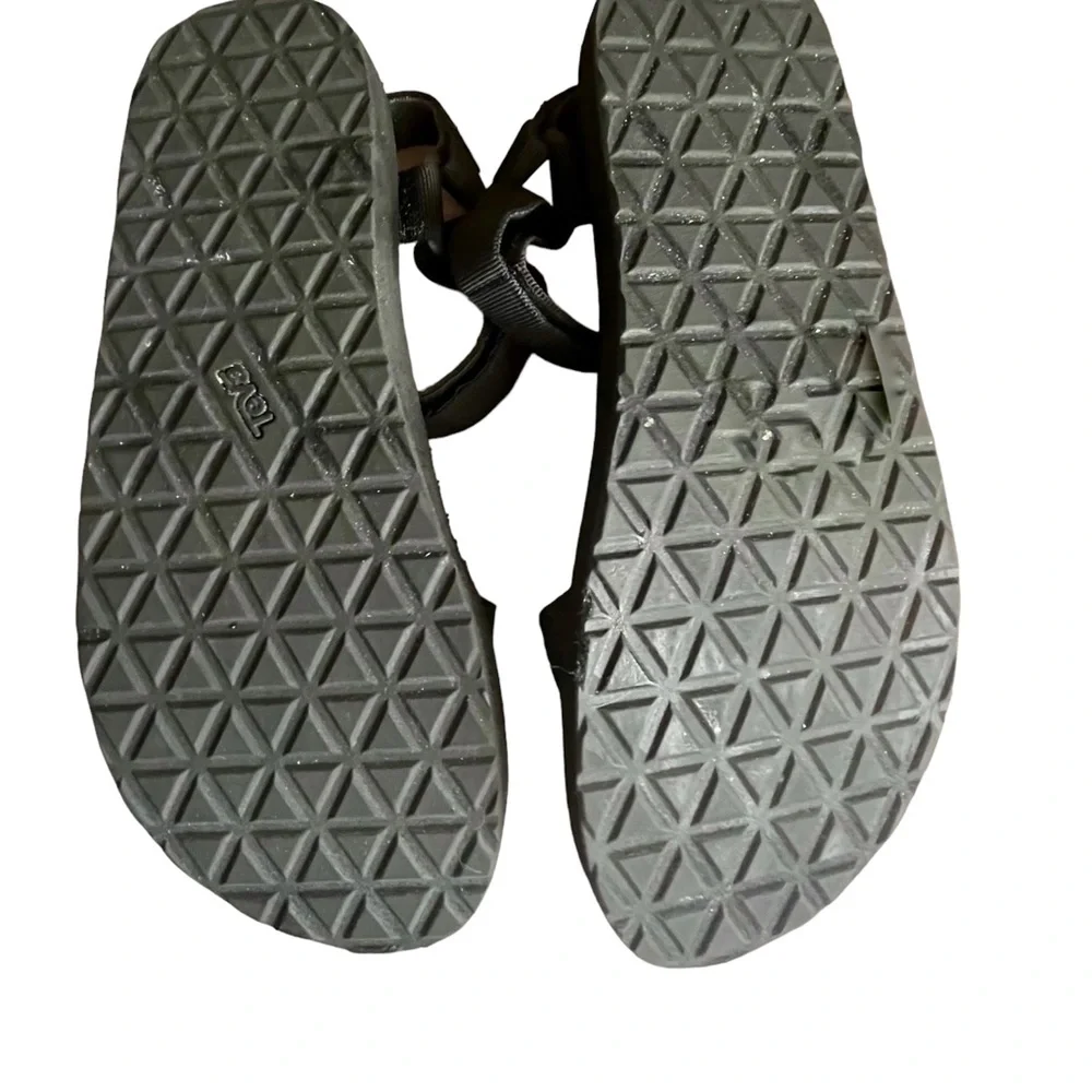 Teva black men’s